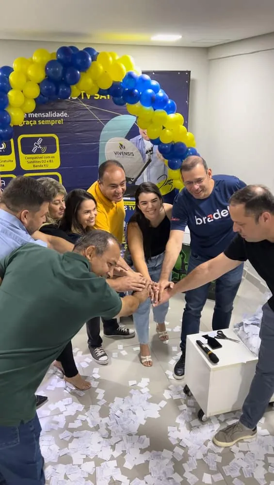 Equipe Bradel na ativação da operação Banda KU